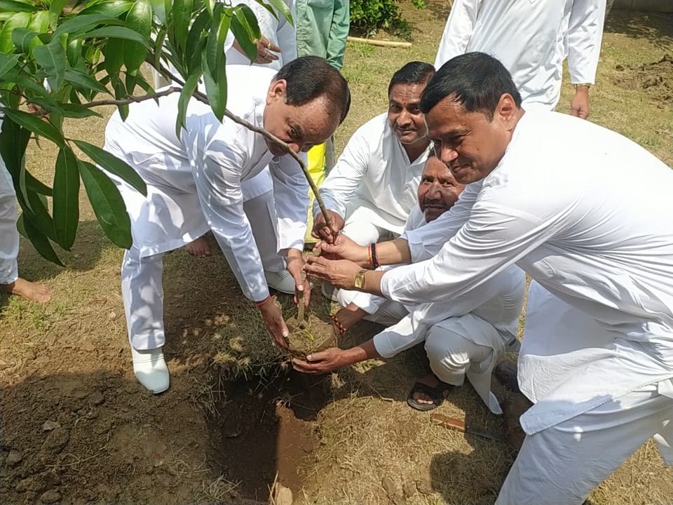 महर्षि नगर उत्सव भवन मे गुरु पूर्णिमा मनाई गई