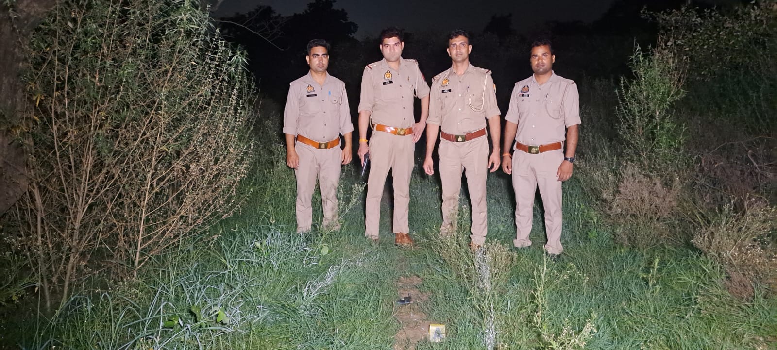 खुर्जा देहात: चैन स्नैचिंग में वांछित बदमाश से मुठभेड़, पैर में गोली लगने से गिरफ्तार